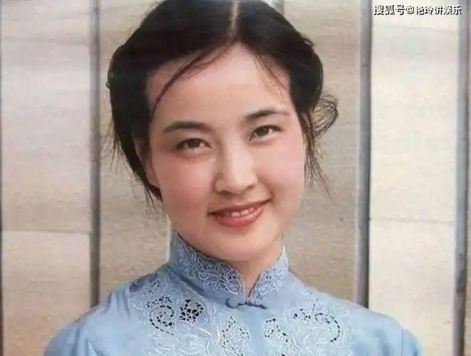 原创一组刘晓庆年轻时的照片清水出芙蓉天然去雕饰真的太美了