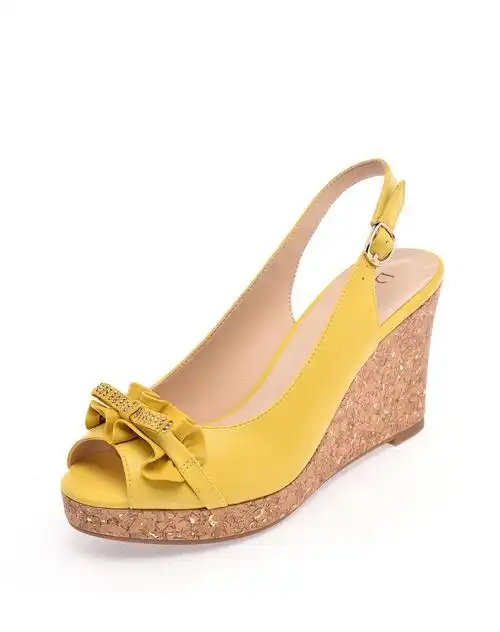 达芙妮蝴蝶结水钻坡跟黄色女凉鞋