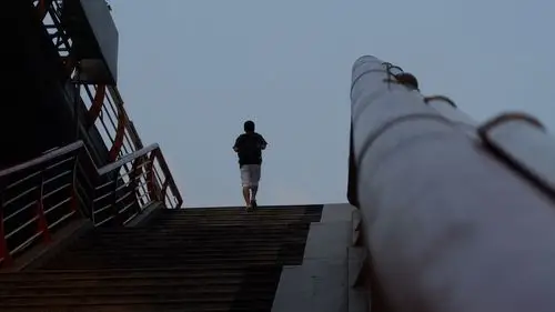 向上 br /> 一个路人的背影