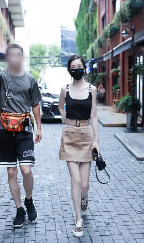 angelababy超话#杨颖#【2021-07-10剧组上班】继续上班打卡～滴每天都