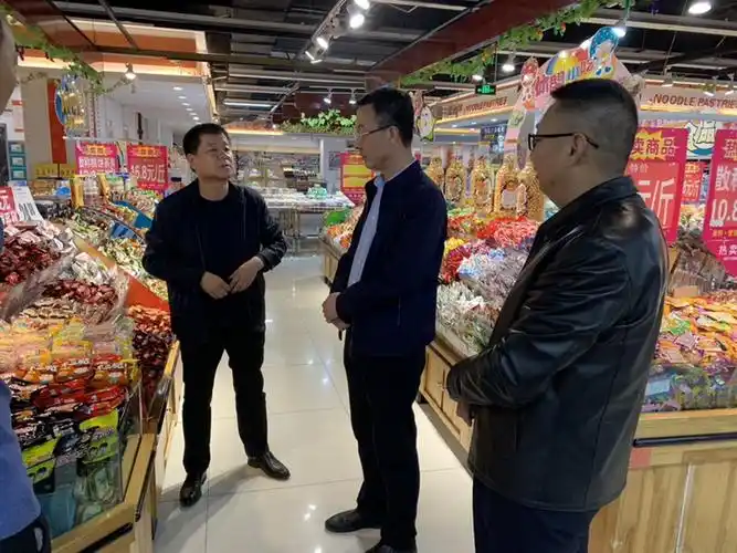 龚建荣检查节前市场安全工作