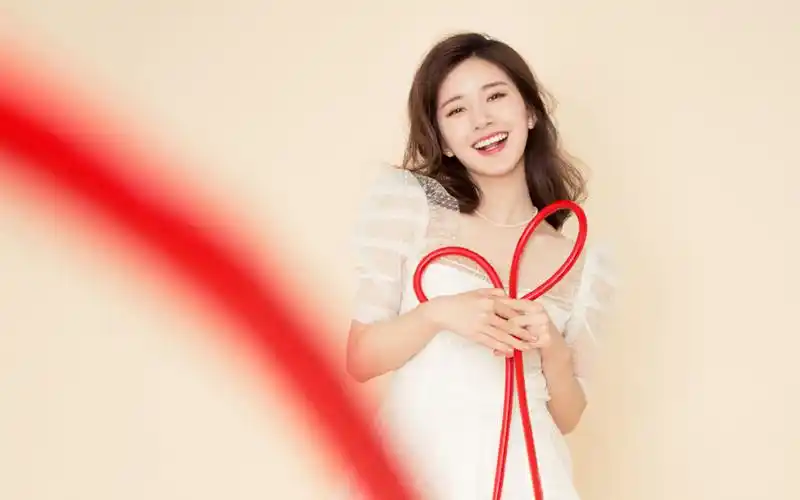 赵露思甜美迷人写真图片桌面壁纸