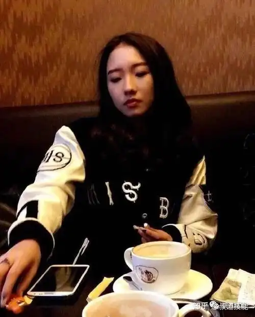 孟美岐旧照流出,实在是辣眼睛. - 知乎