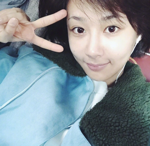 杨紫罕见晒素颜照,卸妆后变单眼皮"无眉大王",差点没认出来_感觉