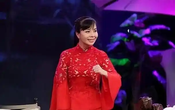 "草根歌手"王二妮和农村小伙结婚9年 她变化不大他却像换了个人