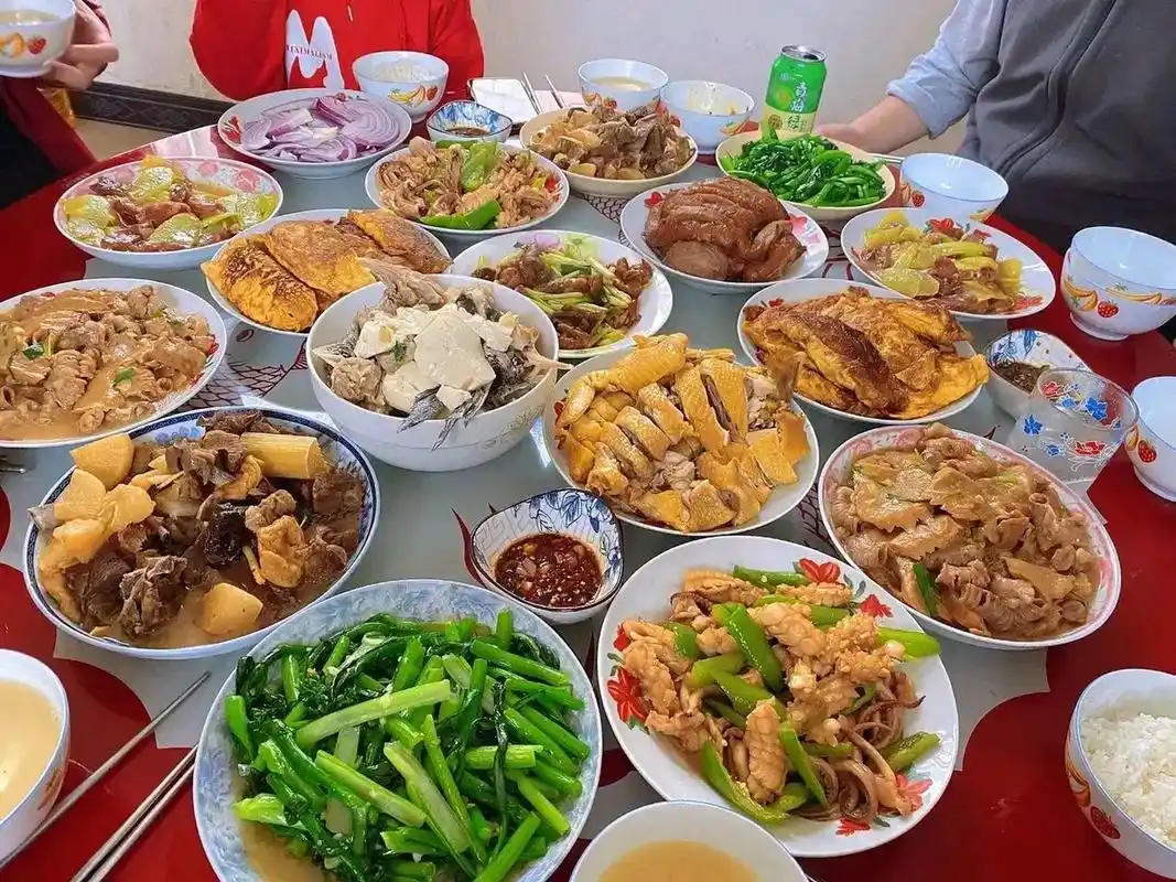 老公过生日花了200块钱在饭店请的大厨来家做的饭菜,感觉根本没有特色