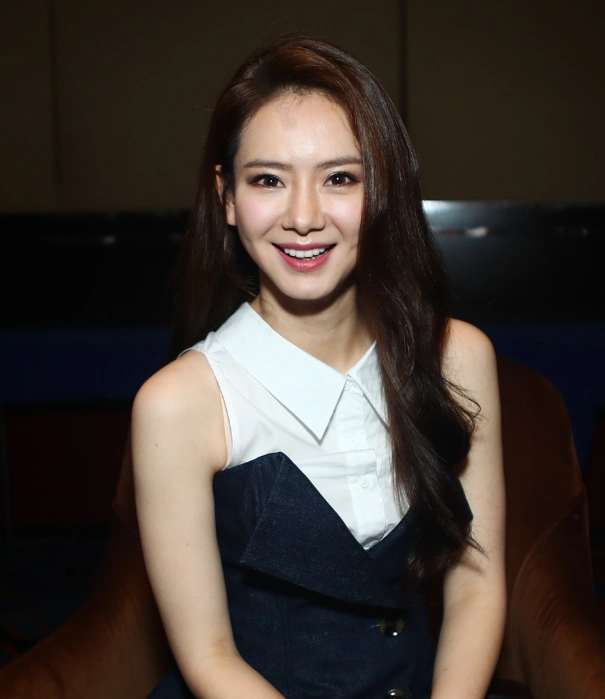 戚薇,小编以为戚薇是最美的酒窝明星!喜欢到失眠!