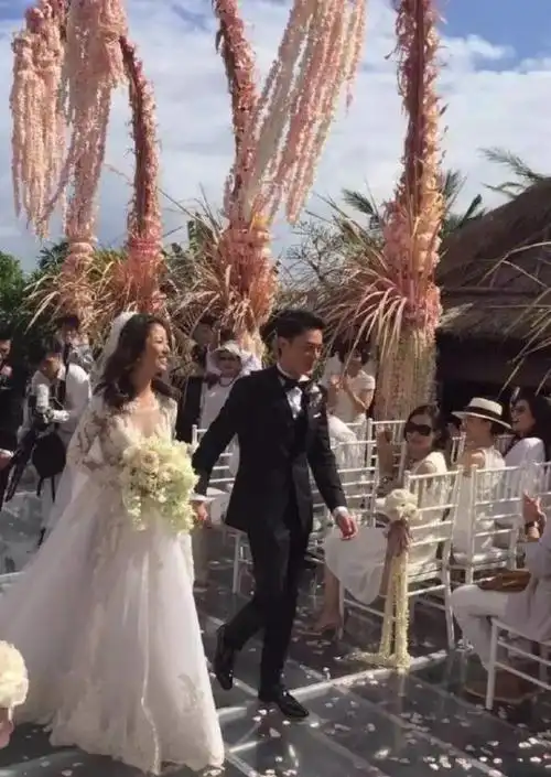 林心如霍建华大婚现场,不老女神比20年前更动人