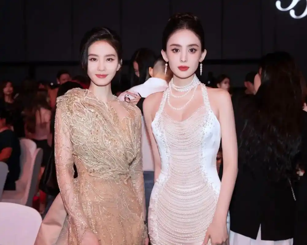 惊艳时光!刘诗诗古力娜扎elle内场合照!