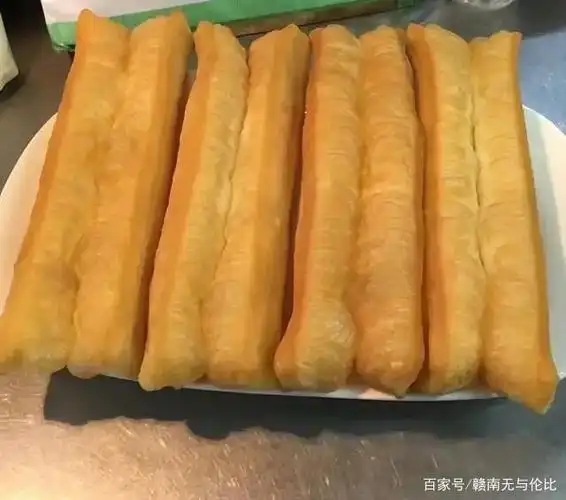 酥脆可口的金黄大油条