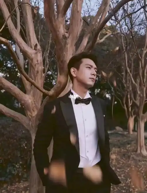 李现insaintlaurent经典吸烟装