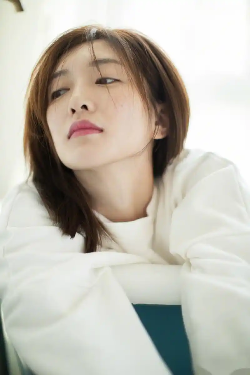 江疏影这套写真大片,简直太有居家女神范了!