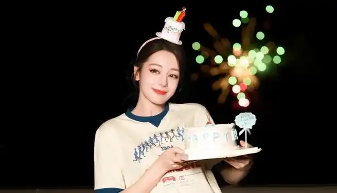 迪丽热巴蛋糕王冠