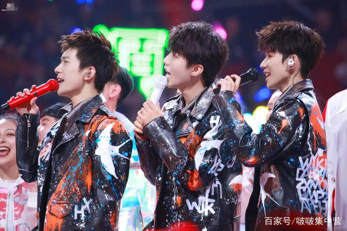 tfboys三个人长得像?看了这两张照片,只想文盲式尖叫