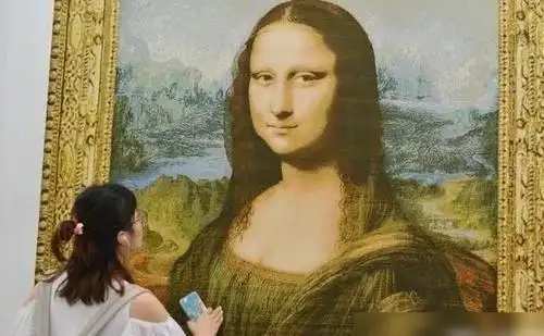 蒙娜丽莎真是一直在微笑吗你把画倒过来看就不会这么想了