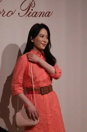 50岁俞飞鸿近照,皮肤暗黄眼袋下垂,岁月又能放过谁?