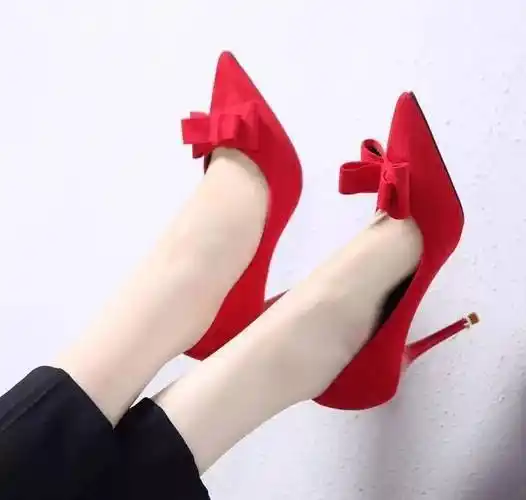 原创红色高跟鞋是时尚魅力女人的象征亮丽的色彩绽放随性优雅之美