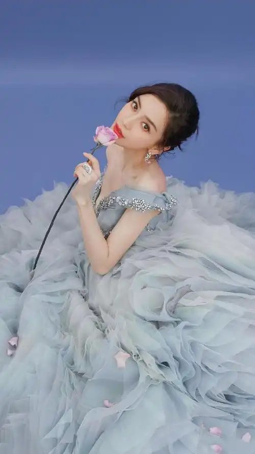 杨颖angelababy化身最美仙子秀低胸诱惑魅力更胜从前了