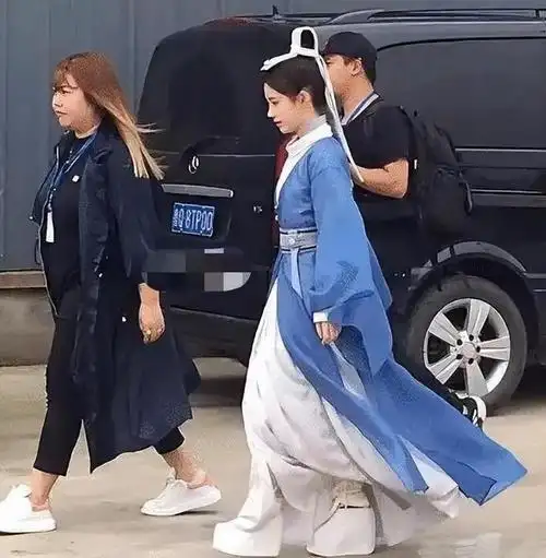 "小矮个"鞠婧祎,王子文邓紫棋经过精心打造的完美妆容让她与那个五短