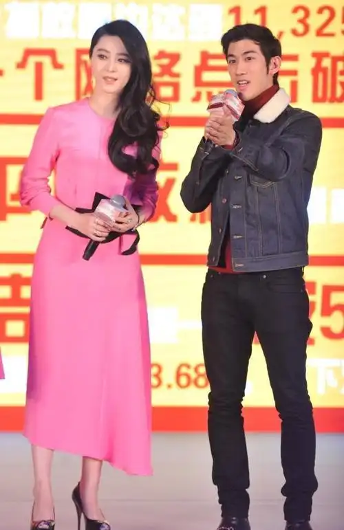 范冰冰,身高168厘米的她,一旦踩上高跟鞋,便能轻易与那位男士比肩