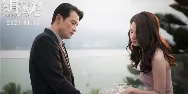 "张震对眼神的精准掌控,对面部肌肉的控制,对肢体的控制都极其到位,连