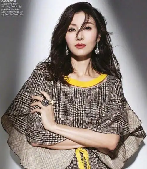 李嘉欣的穿搭教程来了很适合30岁左右的女性端庄大气让人喜爱