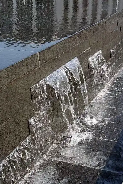 zhangqliii从baroco转采于2018-06-13 11:12:29镜面水景 小叠水景观