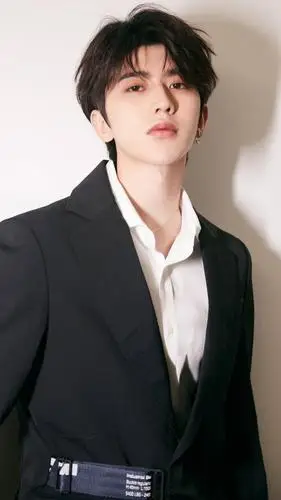 歌手蔡徐坤,纯享西服写真照,收藏各种造型的西装坤,请看帅照