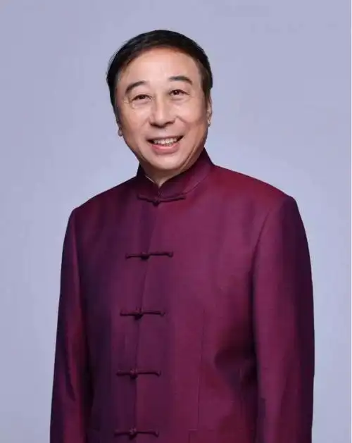 相声演员冯巩今年多大岁数了(登春晚33年曾被保姆敲诈)(2)