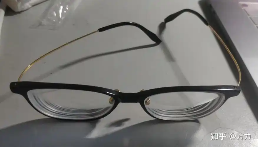 超高度近视是一个什么样的体验?