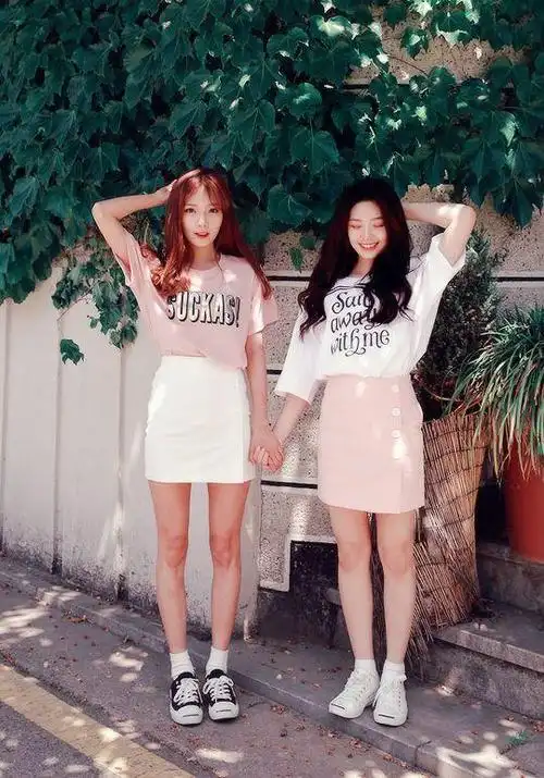 一起变可爱吧闺蜜装穿搭法让你和好姐妹们一起享受时尚乐趣