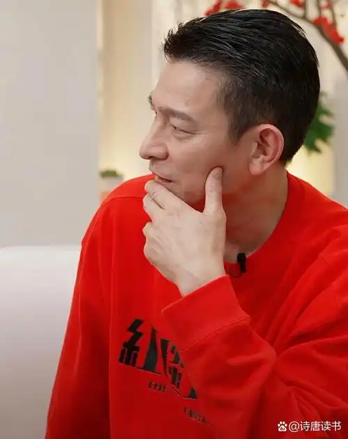 不老男神刘德华今天坐客与辉同行,粉丝直呼偶像太帅了,出道40多年