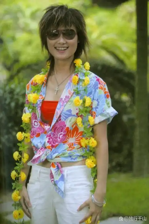 2005年夏天,李宇春参加了湖南卫视举办的《超级女声》音乐选秀节目