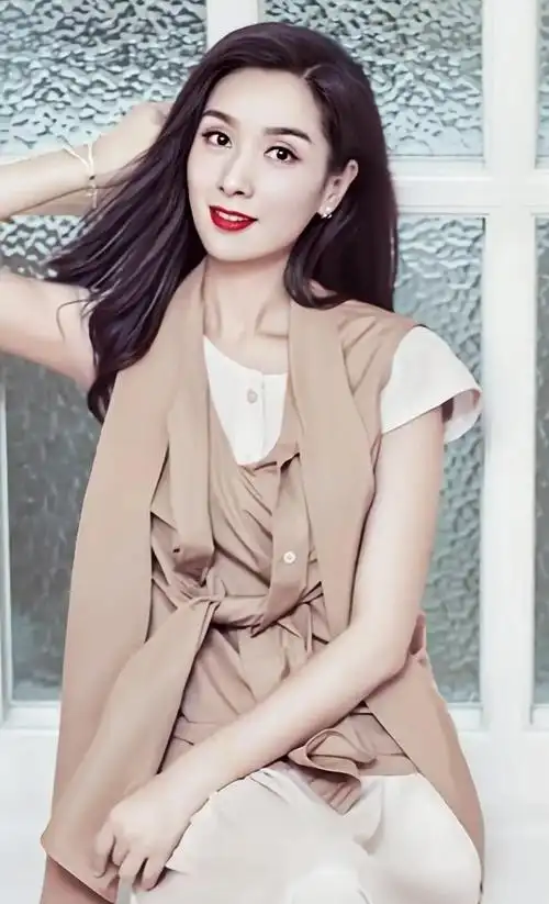 杨恭如粉嫩佳人优雅写真美艳动人