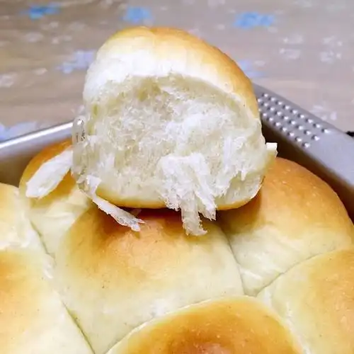 小面包(一次性发酵) 发酵羵5次,用的黄油;糖减至30g,甜度适中……超级