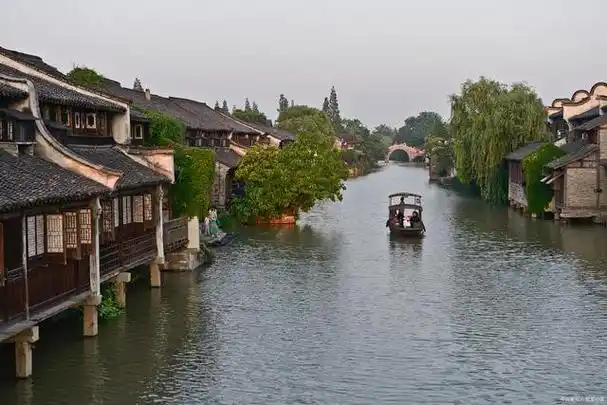 去乌镇的最佳时间是春秋两季,冬夏季去乌镇也有可玩的风景
