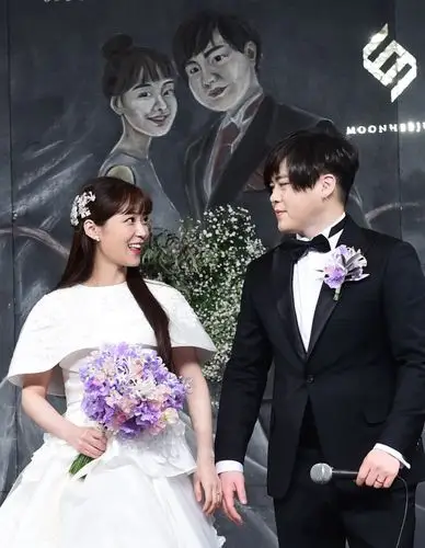 t唯独张佑赫未参加文熙俊婚礼 前一晚与好友喝酒到深夜?(图文)