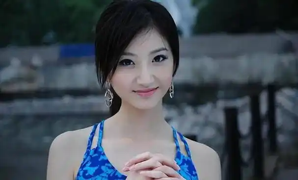 出道即巅峰的景甜节目痛哭被指离开张继科后依旧捧不红