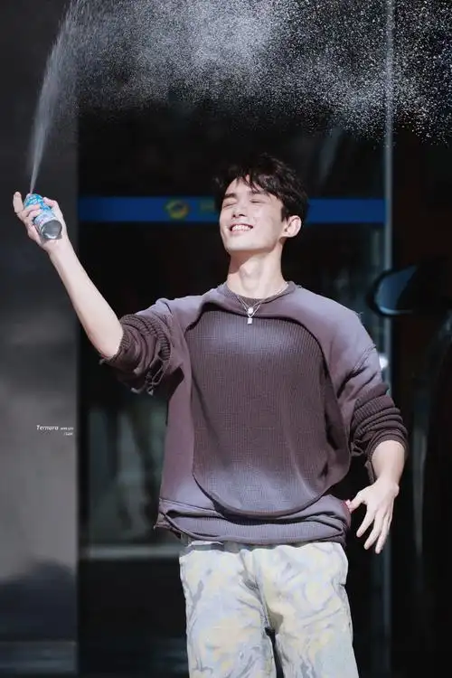 吴磊在暴雪时分