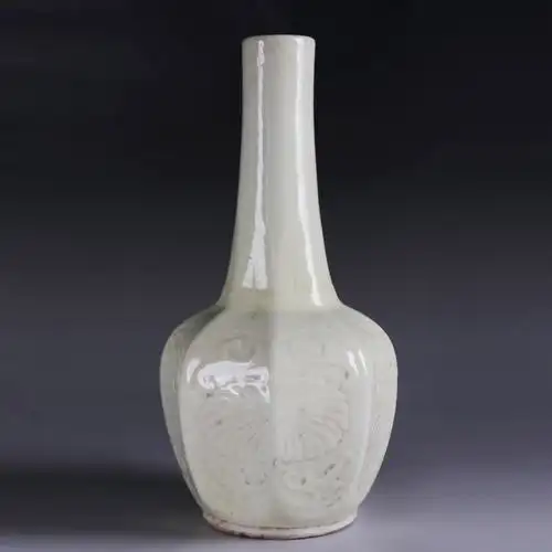 定窑白釉官字款八棱净水瓶