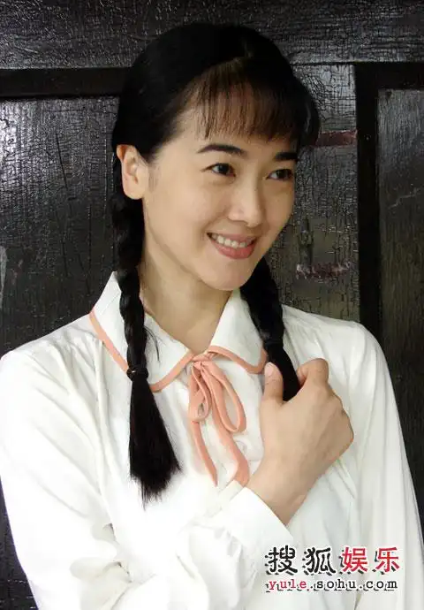 新戏青岛热拍 左小青重温八十年代的爱情