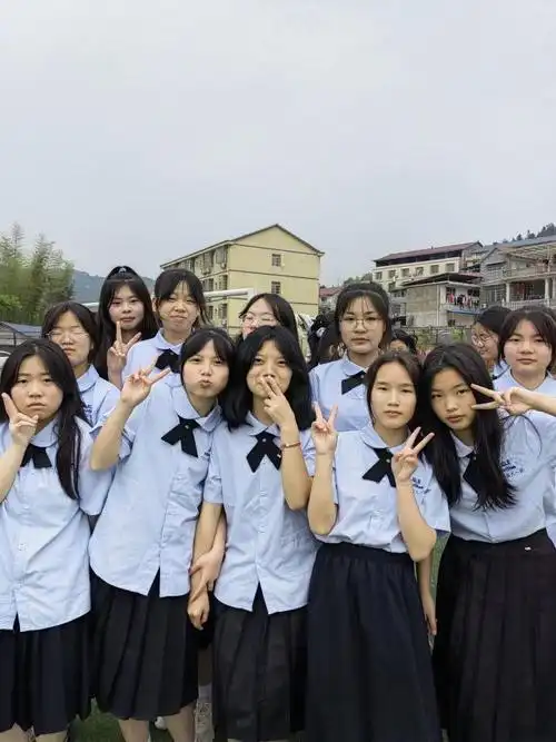 青春不留白毕业不散场贵溪市文坊中学九年级学生毕业照开拍