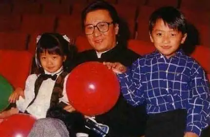 刘德华怎么也想不到当年随口亲的婴儿居然红的快要超过他了