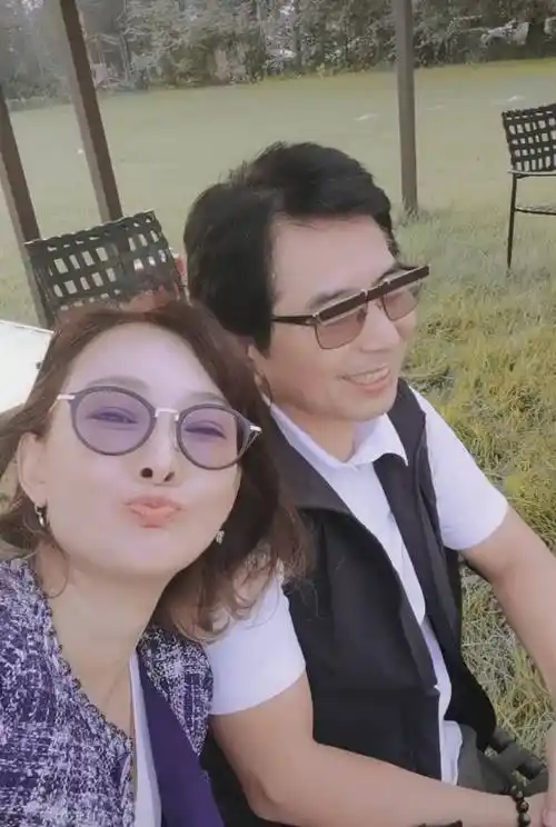 48岁牛莉近照发福!