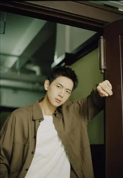 240215 粉丝热议:李现独特魅力,予人深刻印象!|演员|正能量_网易订阅