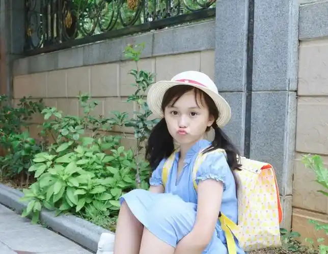 9岁刘楚恬私服清新又简单,森女风竟比模特还好看