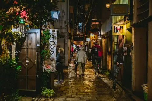 看到日本人开的小店,忍不住思考:我们的商店为何要整整齐齐