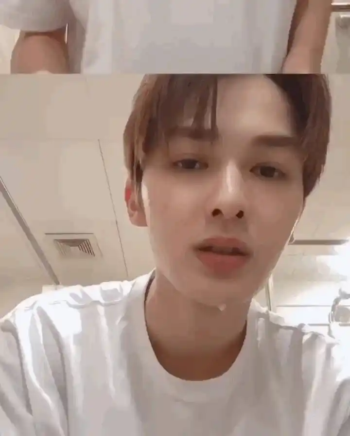 朱正廷发了个洗脸刮胡子的微博故事,来看看素颜状态如何?