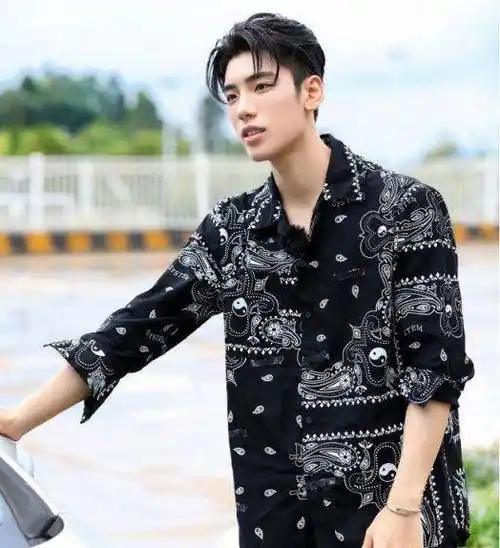 原创王子异是山西哪里人一身粉色卫衣的王子异青春又可爱