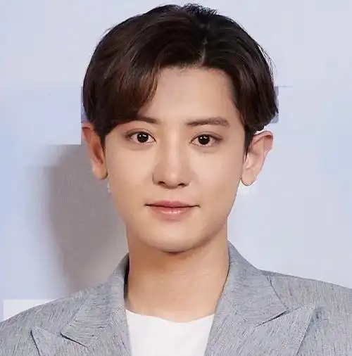 朴灿烈最新活动照曝光,脸颊发腮眼睛无神,疲惫感严重